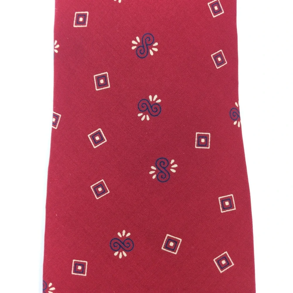 Claiborne Mens Tie 3.5 in W x L 57 Silk Burgundy Red Black White Geometric